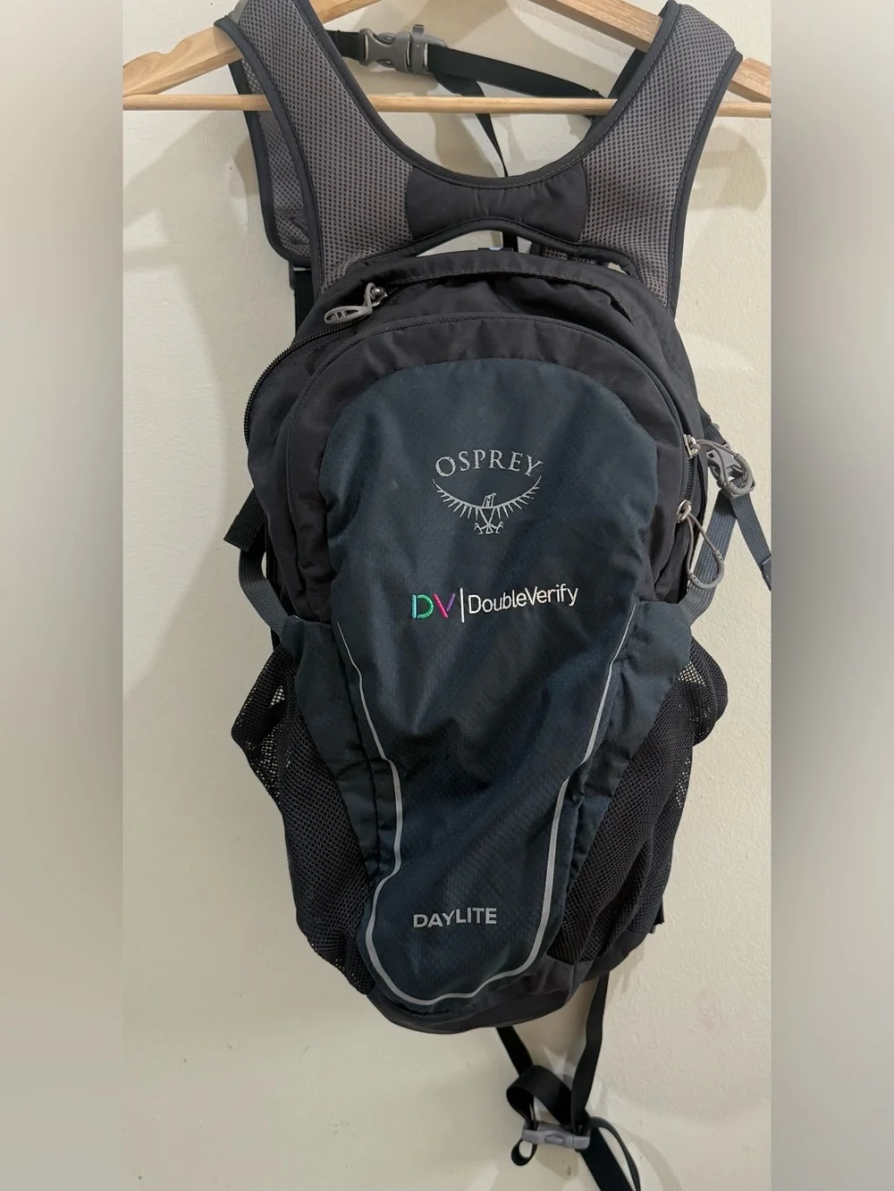 OSPREY Daylite Men's Black and Dark Blue Hydration Pack